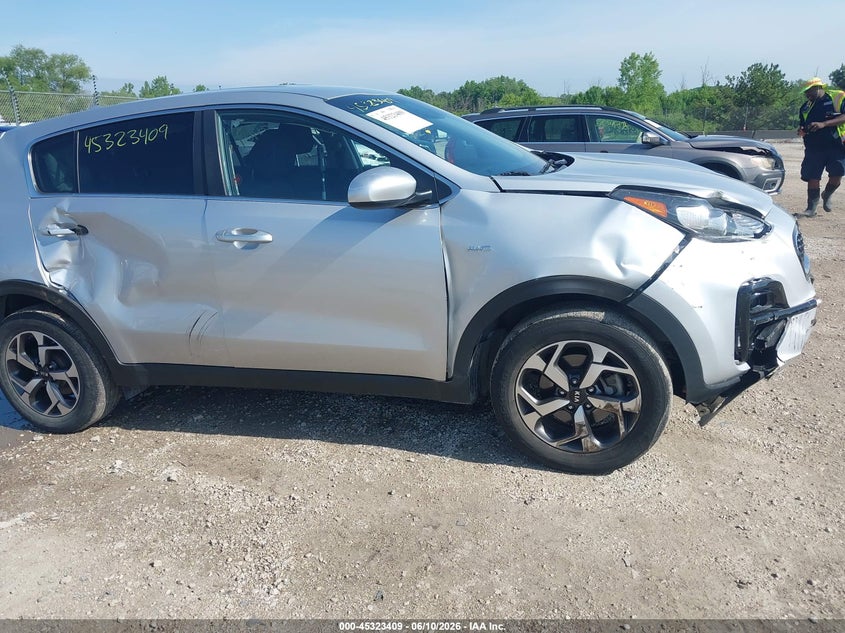 2020 Kia Sportage VIN KNDPMCACXL7737960 IAAI salvage auction — RIGHT SIDE, Salvage Title, sold $3,200 on 2026-07-28 (photo 6)
