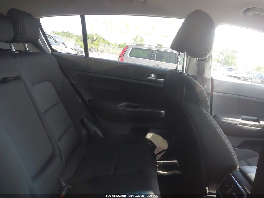 2020 Kia Sportage VIN KNDPMCACXL7737960 IAAI salvage auction — RIGHT SIDE, Salvage Title, sold $3,200 on 2026-07-28 (photo 8)