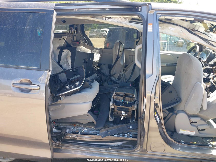 2018 Toyota Sienna VIN 5TDKZ3DC6JS921285 IAAI salvage auction — BIO HAZARD, Salvage Title, sold $7,850 on 2026-07-10 (photo 8)
