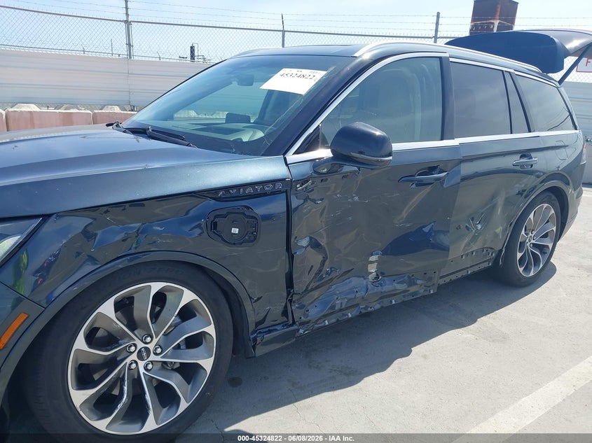 2023 Lincoln Aviator VIN 5LMYJ8XY5PNL01203 IAAI salvage auction — SIDE, Salvage (California), sold $17,975 on 2026-07-15 (photo 6)