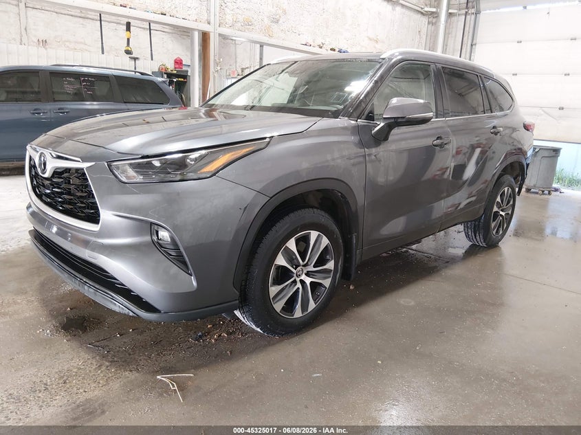 2023 Toyota Highlander VIN 5TDKDRBH0PS042082 IAAI salvage auction — REAR END, Salvage Title, sold $12,400 on 2026-07-31 (photo 2)