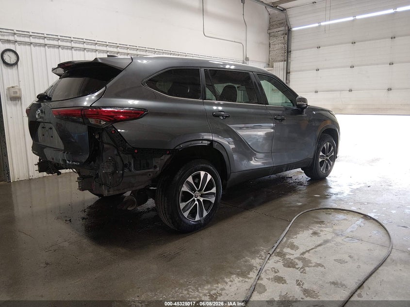 2023 Toyota Highlander VIN 5TDKDRBH0PS042082 IAAI salvage auction — REAR END, Salvage Title, sold $12,400 on 2026-07-31 (photo 4)