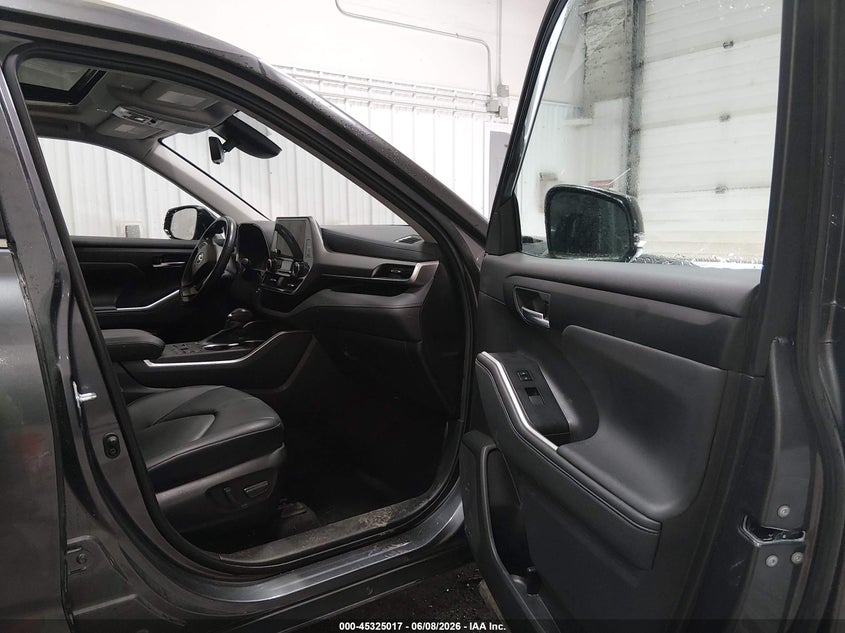 2023 Toyota Highlander VIN 5TDKDRBH0PS042082 IAAI salvage auction — REAR END, Salvage Title, sold $12,400 on 2026-07-31 (photo 5)