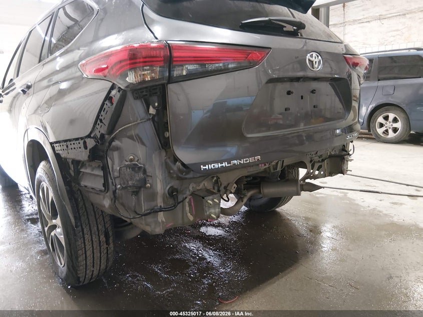 2023 Toyota Highlander VIN 5TDKDRBH0PS042082 IAAI salvage auction — REAR END, Salvage Title, sold $12,400 on 2026-07-31 (photo 6)