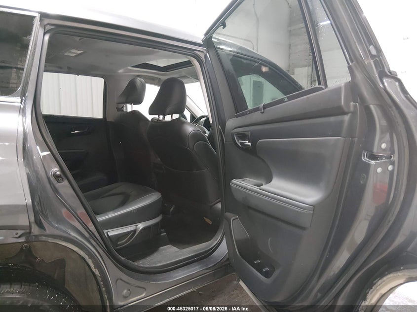 2023 Toyota Highlander VIN 5TDKDRBH0PS042082 IAAI salvage auction — REAR END, Salvage Title, sold $12,400 on 2026-07-31 (photo 8)