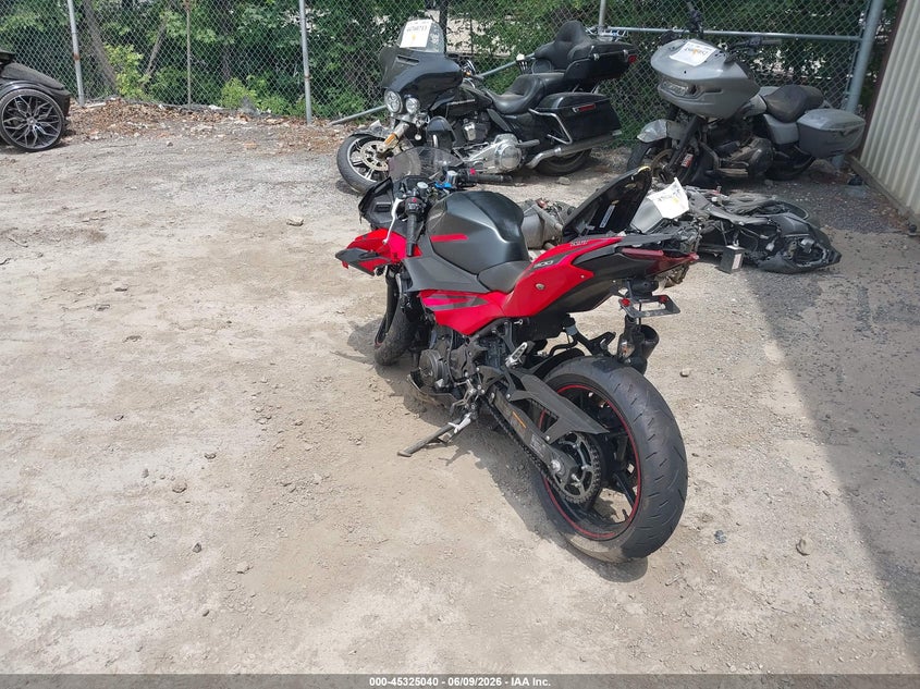 2025 Kawasaki Ninja VIN ML5EXGG18SDA56642 IAAI salvage auction — FRONT END, Salvage Title, sold $550 on 2026-09-19 (photo 3)