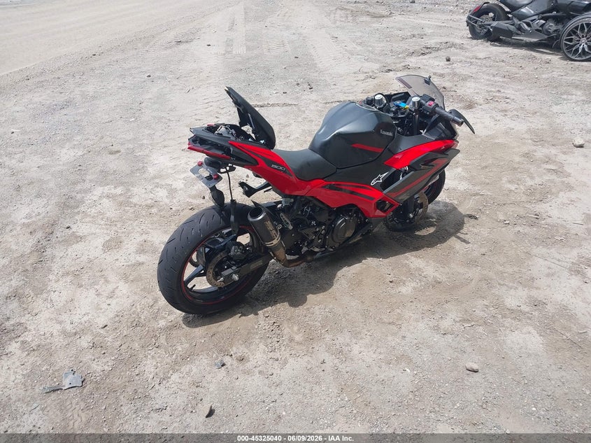 2025 Kawasaki Ninja VIN ML5EXGG18SDA56642 IAAI salvage auction — FRONT END, Salvage Title, sold $550 on 2026-09-19 (photo 4)