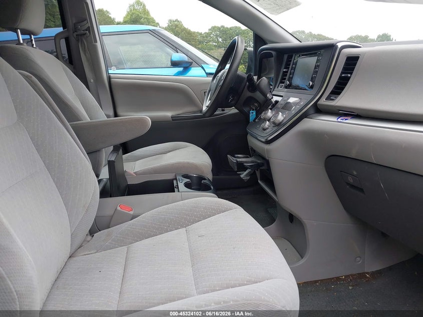 2018 Toyota Sienna VIN 5TDJZ3DC0JS189425 IAAI salvage auction — RIGHT SIDE, Salvage (North Carolina), sold $3,400 on 2026-07-09 (photo 5)
