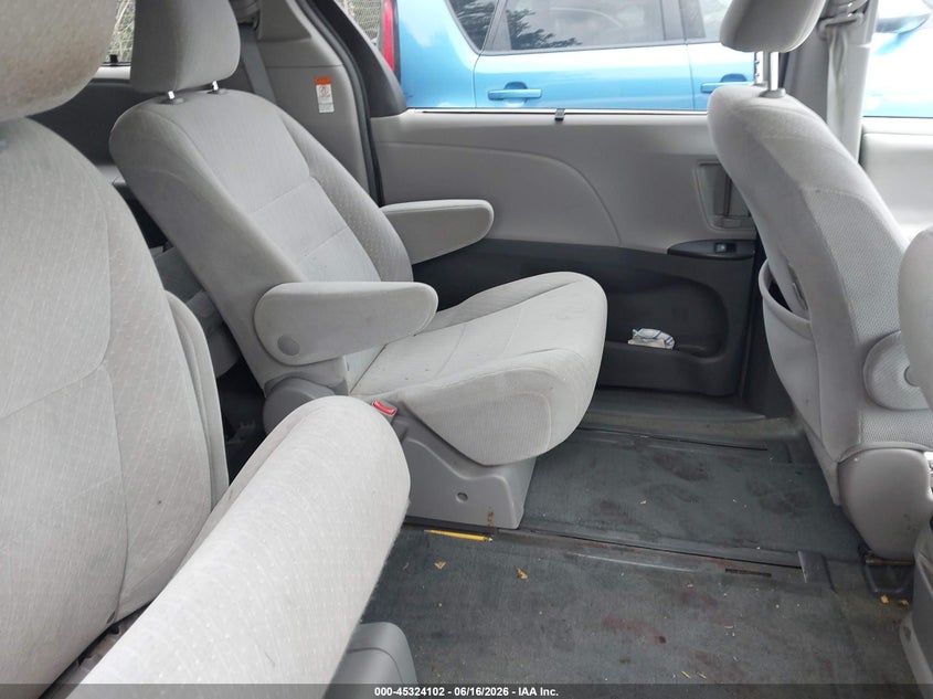 2018 Toyota Sienna VIN 5TDJZ3DC0JS189425 IAAI salvage auction — RIGHT SIDE, Salvage (North Carolina), sold $3,400 on 2026-07-09 (photo 8)