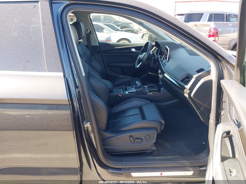 2020 Audi Q5 VIN WA1E2AFY5L2105350 IAAI salvage auction — RIGHT FRONT, Salvage Title, sold $13,100 on 2026-07-11 (photo 5)