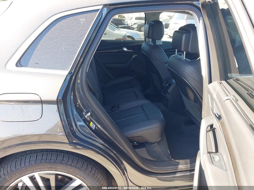 2020 Audi Q5 VIN WA1E2AFY5L2105350 IAAI salvage auction — RIGHT FRONT, Salvage Title, sold $13,100 on 2026-07-11 (photo 8)