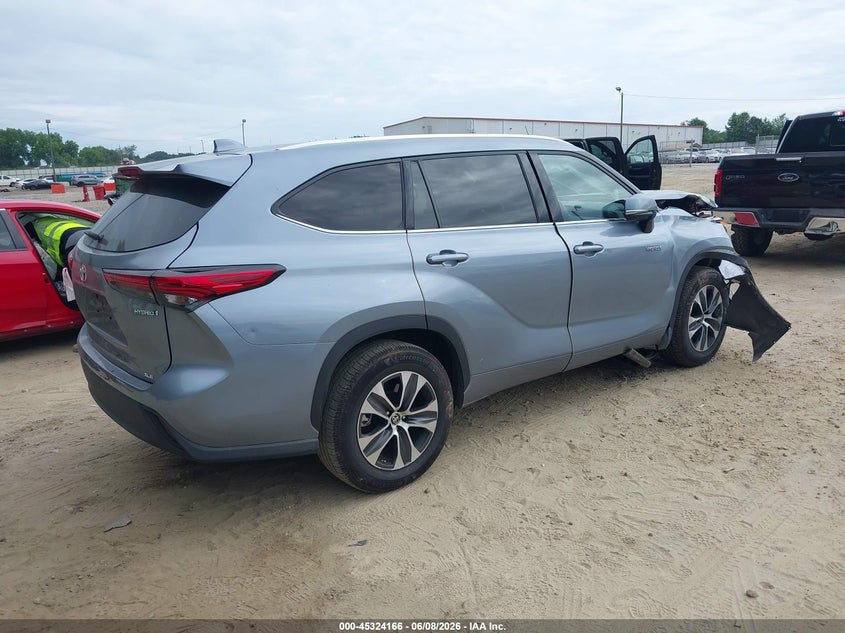 2021 Toyota Highlander VIN 5TDGARAHXMS009229 IAAI salvage auction — FRONT END, Salvage Title, sold $8,300 on 2026-07-18 (photo 4)