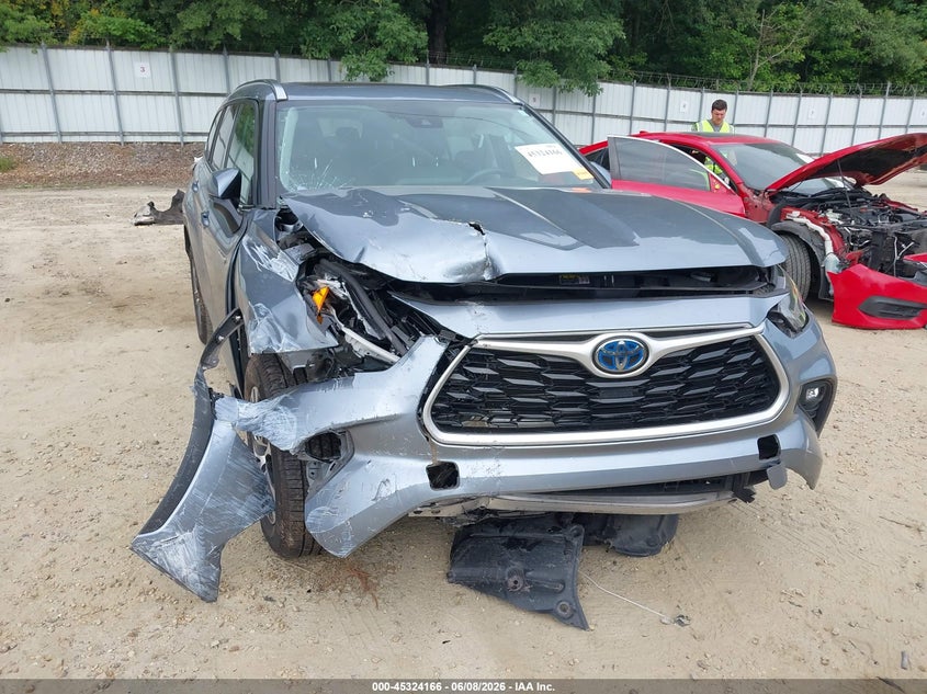 2021 Toyota Highlander VIN 5TDGARAHXMS009229 IAAI salvage auction — FRONT END, Salvage Title, sold $8,300 on 2026-07-18 (photo 6)