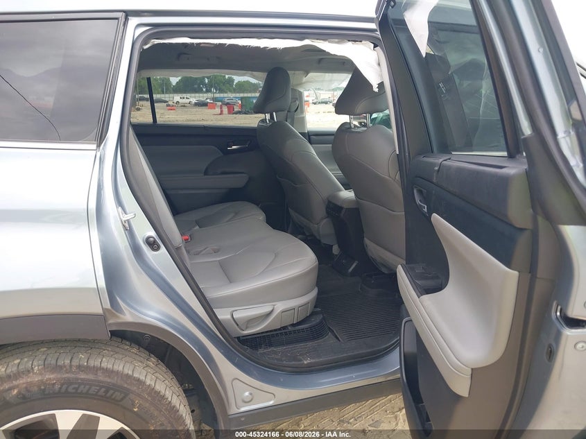2021 Toyota Highlander VIN 5TDGARAHXMS009229 IAAI salvage auction — FRONT END, Salvage Title, sold $8,300 on 2026-07-18 (photo 8)