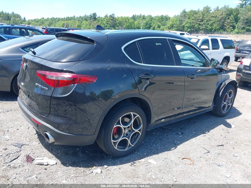 2018 Alfa romeo Stelvio VIN ZASFAKBN9J7C28932 IAAI salvage auction — FRONT END, Wait Title, sold $3,850 on 2026-09-02 (photo 4)