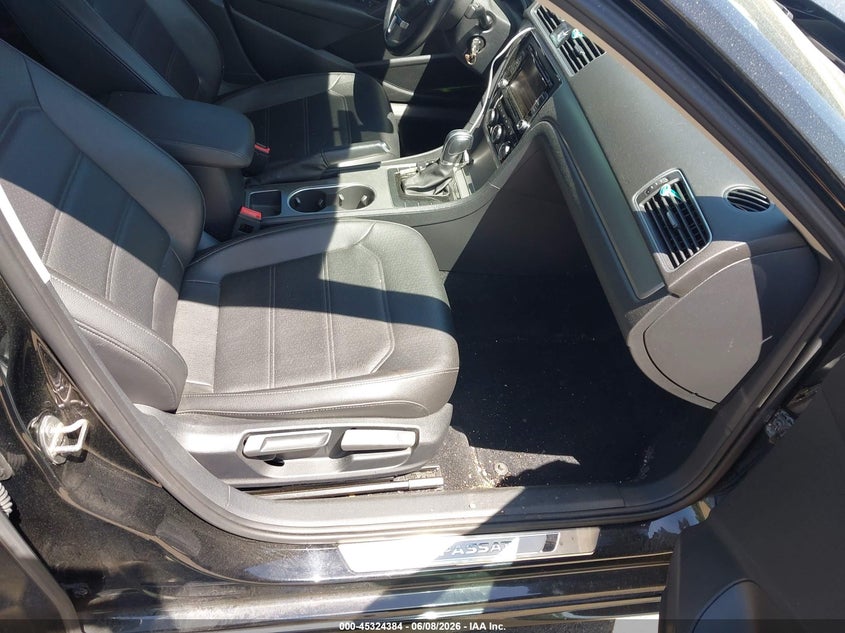 2015 Volkswagen Passat VIN 1VWBT7A34FC018734 IAAI salvage auction — FRONT END, Salvage (Massachusetts), sold $1,000 on 2026-08-01 (photo 5)