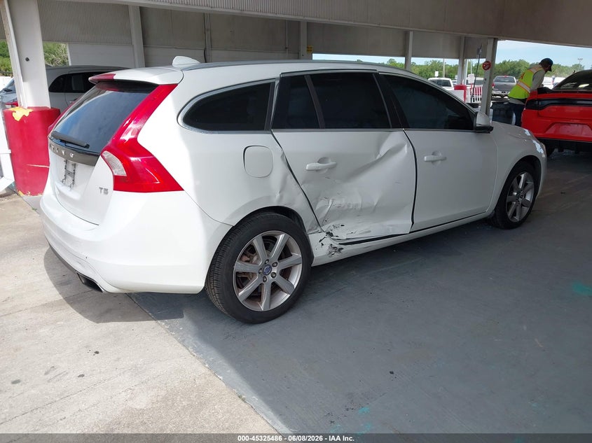 2016 Volvo V60 VIN YV140MEK2G1288640 IAAI salvage auction — RIGHT SIDE, Rebuildable (Florida), sold $625 on 2026-08-12 (photo 4)