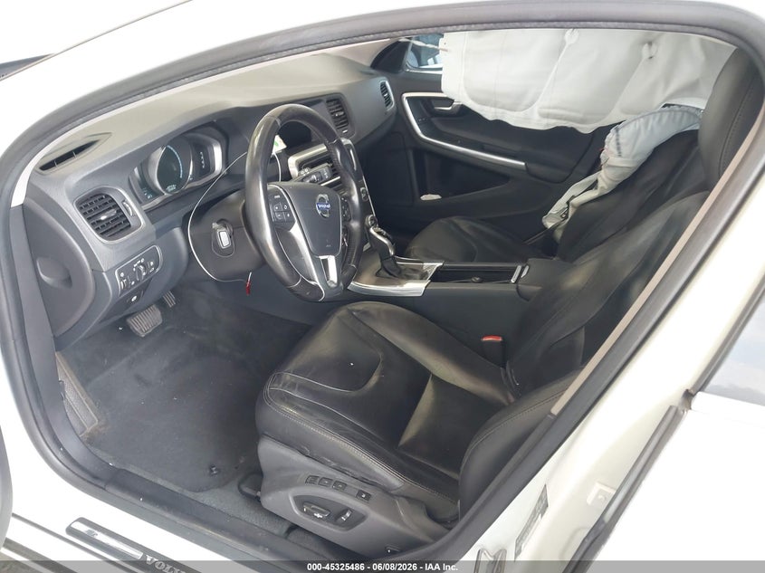 2016 Volvo V60 VIN YV140MEK2G1288640 IAAI salvage auction — RIGHT SIDE, Rebuildable (Florida), sold $625 on 2026-08-12 (photo 5)