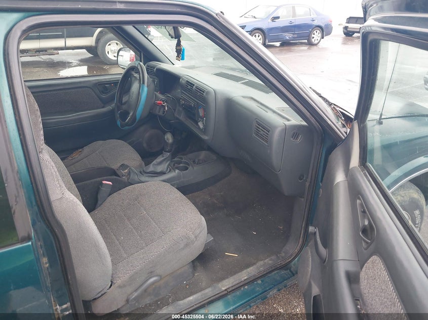 1997 Chevrolet S-10 pickup VIN 1GCCS19XXVK246241 IAAI salvage auction — NORMAL WEAR, Clear (Indiana), sold $475 on 2026-07-09 (photo 5)