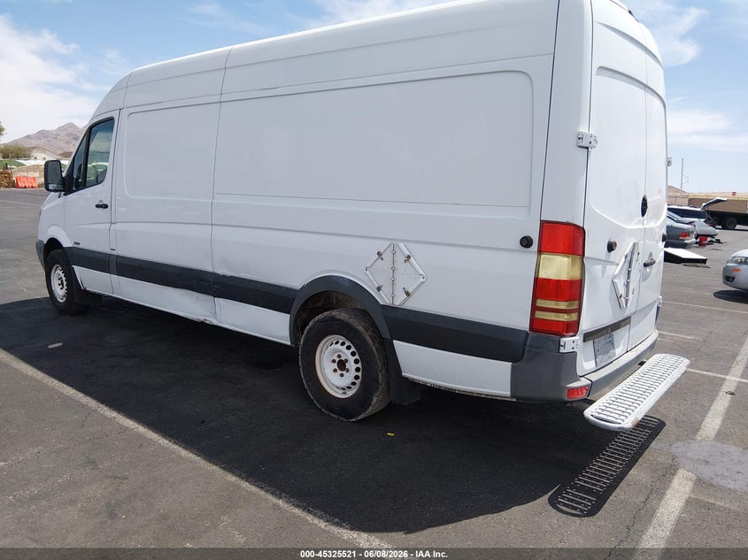 2012 Mercedes-benz Sprinter VIN WD3PE8CB6C5716155 IAAI salvage auction — NORMAL WEAR, Salvage Title, sold $700 on 2026-07-31 (photo 3)