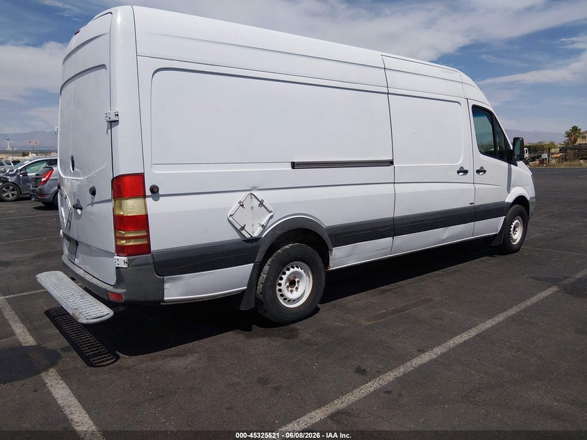 2012 Mercedes-benz Sprinter VIN WD3PE8CB6C5716155 IAAI salvage auction — NORMAL WEAR, Salvage Title, sold $700 on 2026-07-31 (photo 4)