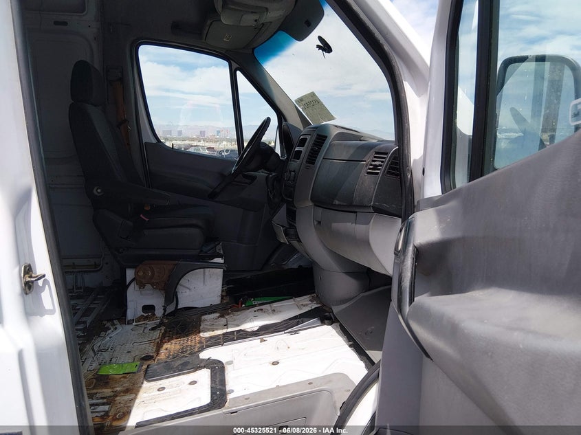 2012 Mercedes-benz Sprinter VIN WD3PE8CB6C5716155 IAAI salvage auction — NORMAL WEAR, Salvage Title, sold $700 on 2026-07-31 (photo 5)