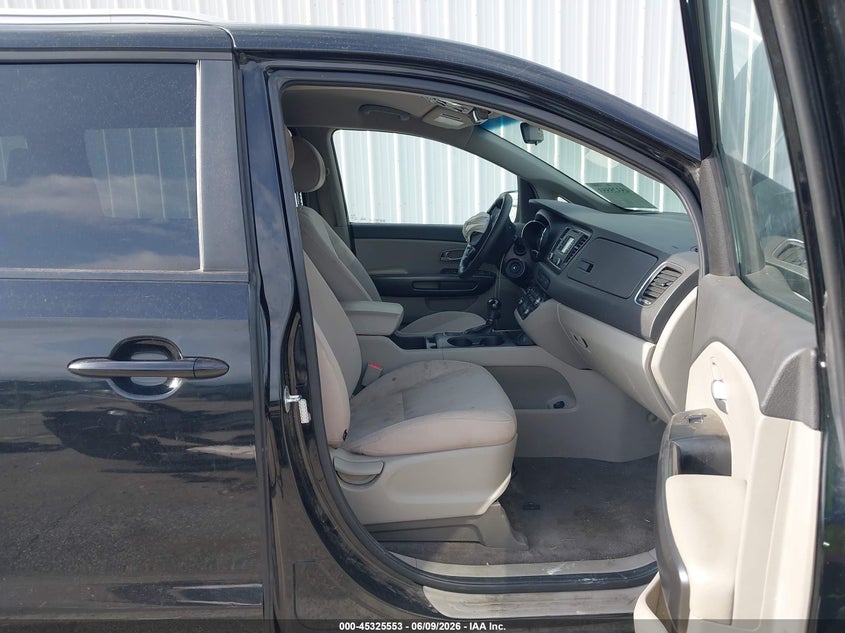 2016 Kia SEDONA VIN KNDMB5C18G6163273 IAAI salvage auction — LEFT FRONT, Clear (Indiana), sold $925 on 2026-07-16 (photo 5)