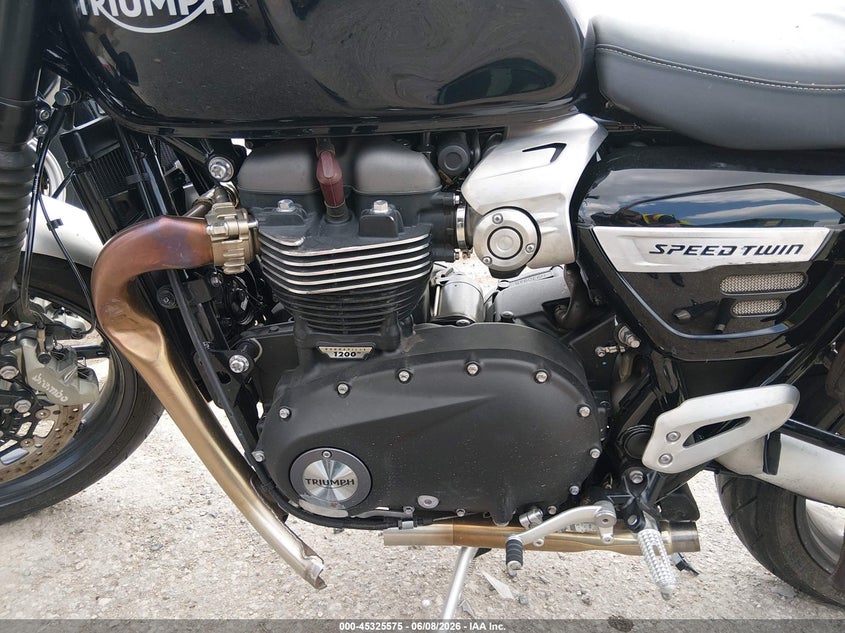 2019 Triumph motorcycle Speed twin VIN SMTD54HF1KT928826 IAAI salvage auction — LEFT SIDE, Salvage (Kansas), sold $325 on 2026-09-22 (photo 9)