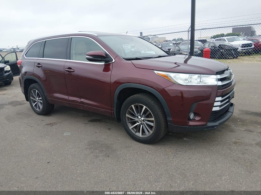 2018 Toyota Highlander VIN 5TDJZRFH5JS813196 IAAI salvage auction — LEFT SIDE, Salvage Title, sold $10,500 on 2026-07-27 (photo 1)