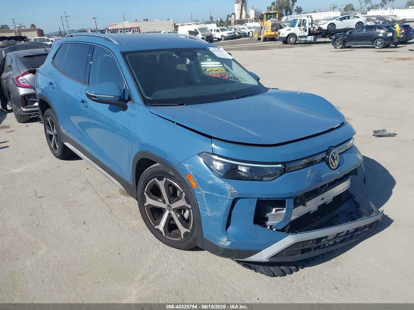 2025 Volkswagen Tiguan VIN 3VVFR7RM5SM051476 IAAI salvage auction — FRONT END, Salvage Title, sold $8,900 on 2026-07-29 (photo 1)