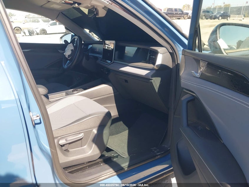 2025 Volkswagen Tiguan VIN 3VVFR7RM5SM051476 IAAI salvage auction — FRONT END, Salvage Title, sold $8,900 on 2026-07-29 (photo 5)