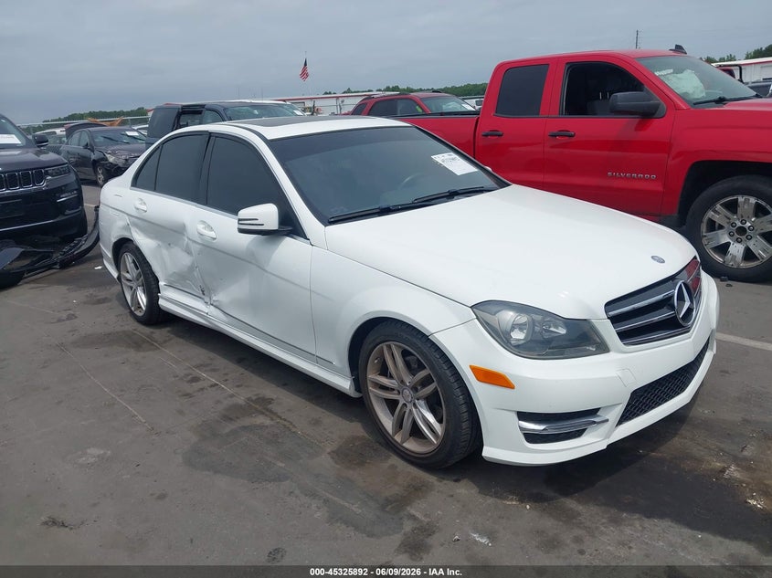 2014 Mercedes-benz C-klasse VIN WDDGF4HB7EG226812 IAAI salvage auction — SIDE, Salvage (North Carolina), sold $3,400 on 2026-07-15 (photo 1)