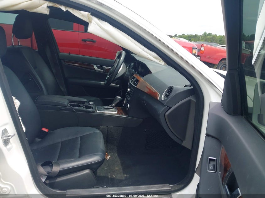 2014 Mercedes-benz C-klasse VIN WDDGF4HB7EG226812 IAAI salvage auction — SIDE, Salvage (North Carolina), sold $3,400 on 2026-07-15 (photo 5)