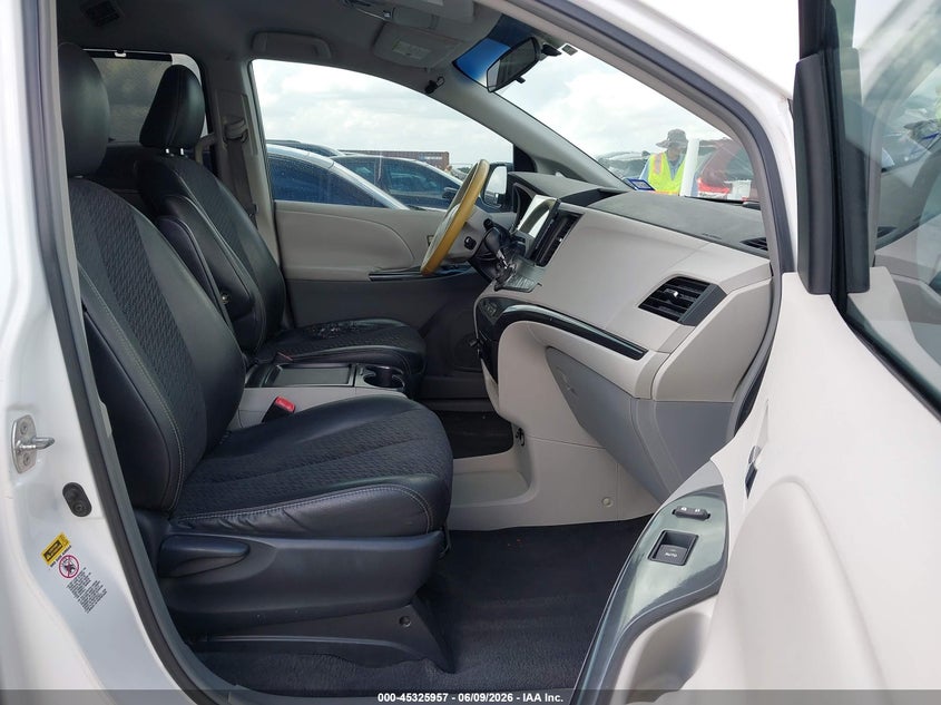 2011 Toyota Sienna VIN 5TDXK3DC5BS063318 IAAI salvage auction — SIDE, Original (Texas), sold $1,700 on 2026-07-23 (photo 5)
