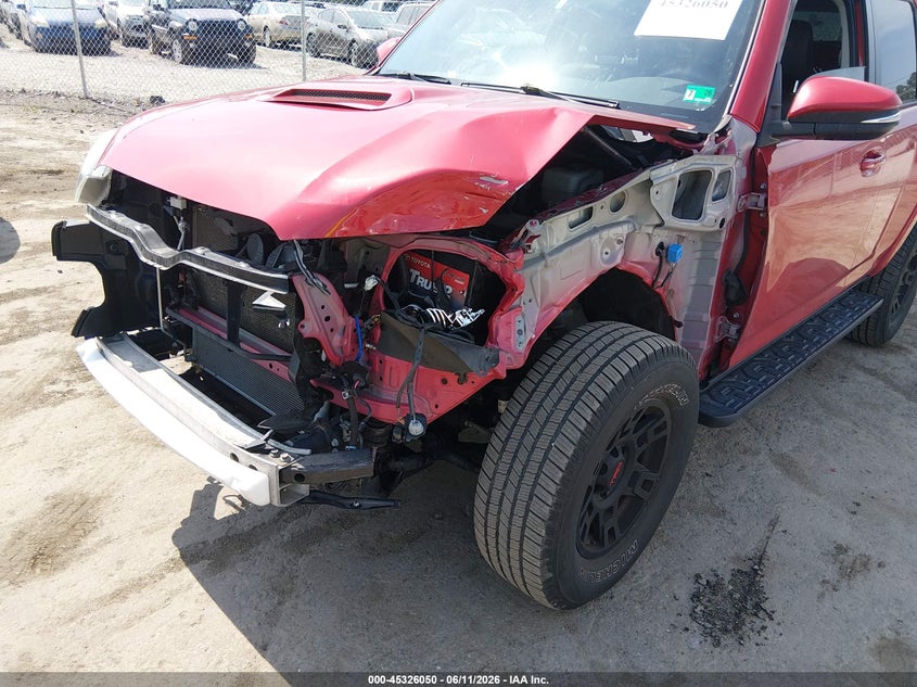 2019 Toyota 4runner VIN JTEBU5JR3K5640311 IAAI salvage auction — LEFT FRONT, Salvage Title, sold $10,800 on 2026-07-31 (photo 6)
