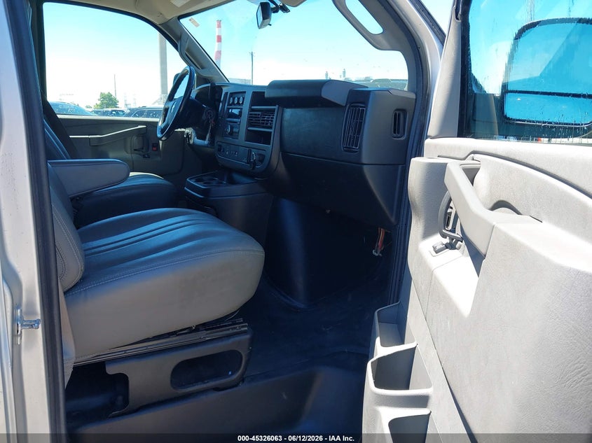 2019 Chevrolet Express 2500 VIN 1GAWGEFG5K1332318 IAAI salvage auction — NORMAL WEAR, Sf97 (Indiana), sold $14,200 on 2026-07-15 (photo 5)
