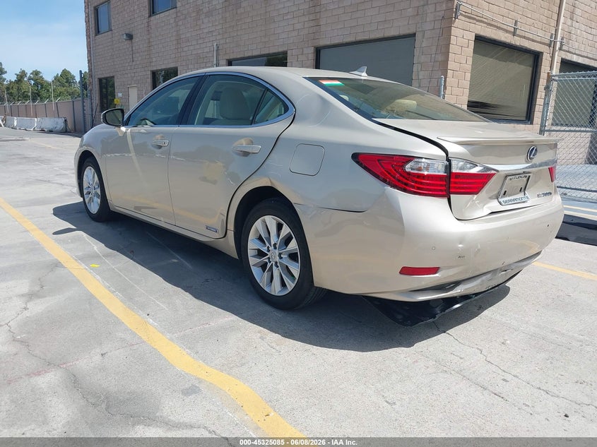 2013 Lexus ES VIN JTHBW1GG6D2004112 IAAI salvage auction — REAR END, Salvage (California), sold $4,150 on 2026-07-09 (photo 3)