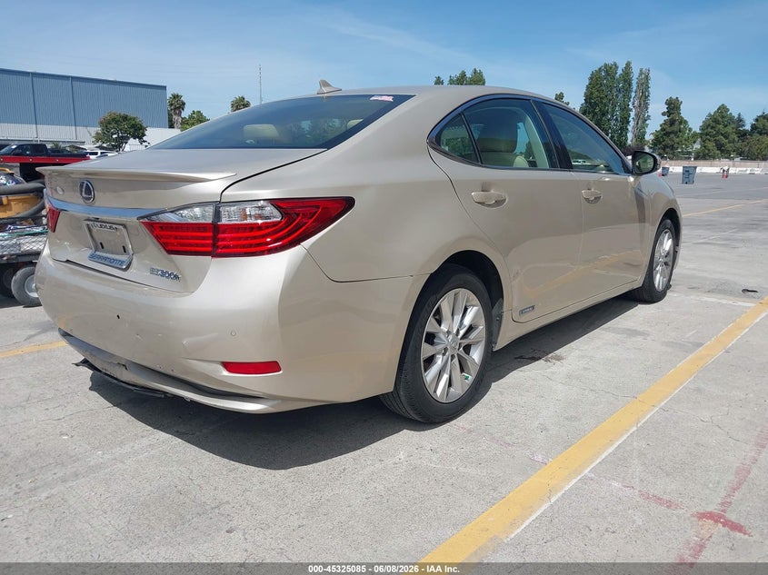 2013 Lexus ES VIN JTHBW1GG6D2004112 IAAI salvage auction — REAR END, Salvage (California), sold $4,150 on 2026-07-09 (photo 4)