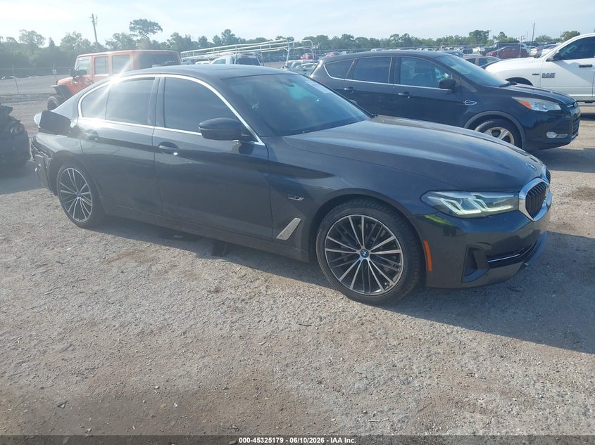 2022 BMW 5er VIN WBA13AG08NCJ34524 IAAI salvage auction — REAR END, Salvage Title, sold $13,600 on 2026-07-30 (photo 1)
