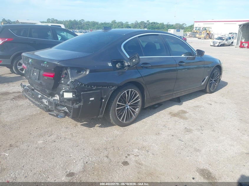 2022 BMW 5er VIN WBA13AG08NCJ34524 IAAI salvage auction — REAR END, Salvage Title, sold $13,600 on 2026-07-30 (photo 4)