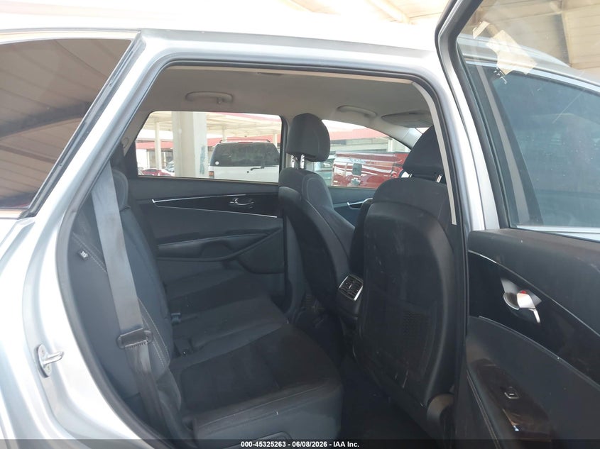 2017 Kia Sorento VIN 5XYPG4A32HG246922 IAAI salvage auction — NORMAL WEAR, Clear (Arizona), sold $3,875 on 2026-07-07 (photo 8)