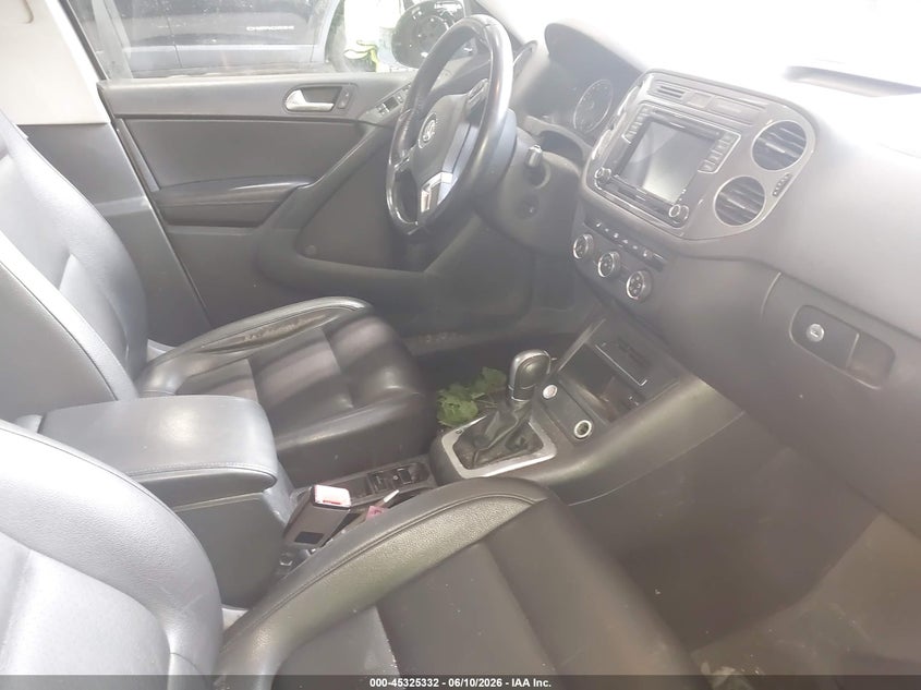 2017 Volkswagen Tiguan VIN WVGSV7AXXHK030519 IAAI salvage auction — ROOF, Mv-907A (New York), sold $775 on 2026-07-15 (photo 5)