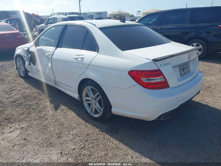 2013 Mercedes-benz C-klasse VIN WDDGF8AB9DR281556 IAAI salvage auction — SIDE, Original (Texas), sold $2,000 on 2026-08-16 (photo 3)