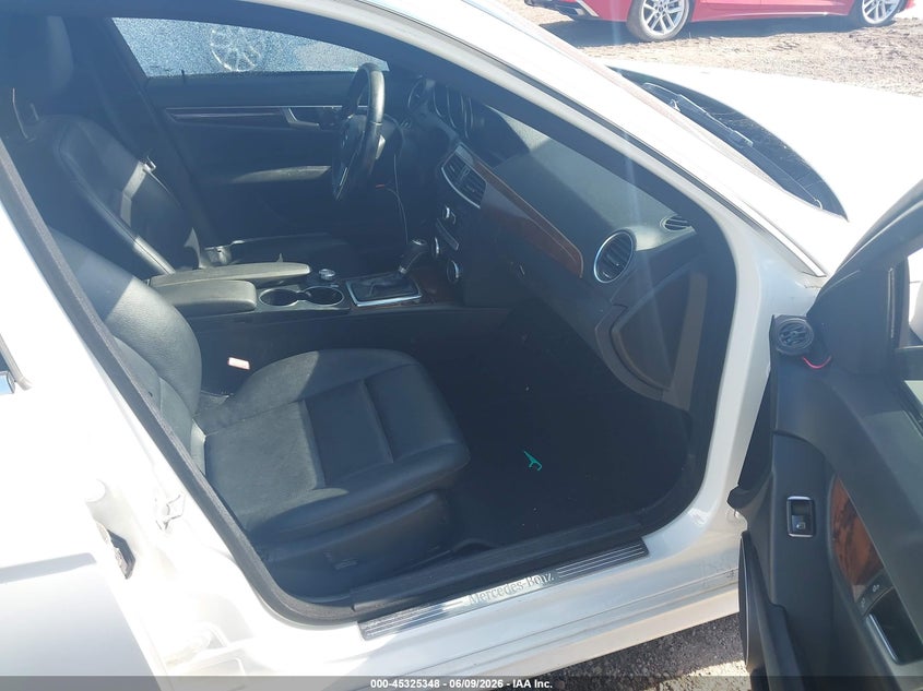 2013 Mercedes-benz C-klasse VIN WDDGF8AB9DR281556 IAAI salvage auction — SIDE, Original (Texas), sold $2,000 on 2026-08-16 (photo 5)