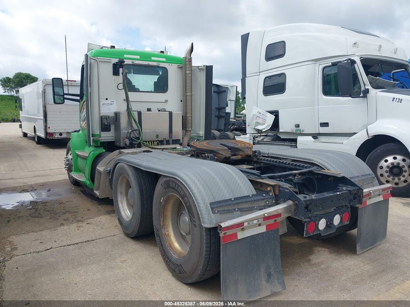 2021 Kenworth T680 VIN 1XKYDP9X8MJ464061 IAAI salvage auction — FRONT END, Salvage (Illinois), sold $12,500 on 2026-09-01 (photo 3)