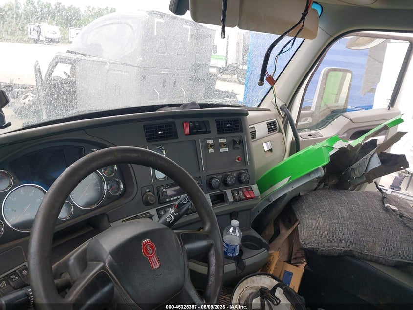 2021 Kenworth T680 VIN 1XKYDP9X8MJ464061 IAAI salvage auction — FRONT END, Salvage (Illinois), sold $12,500 on 2026-09-01 (photo 6)