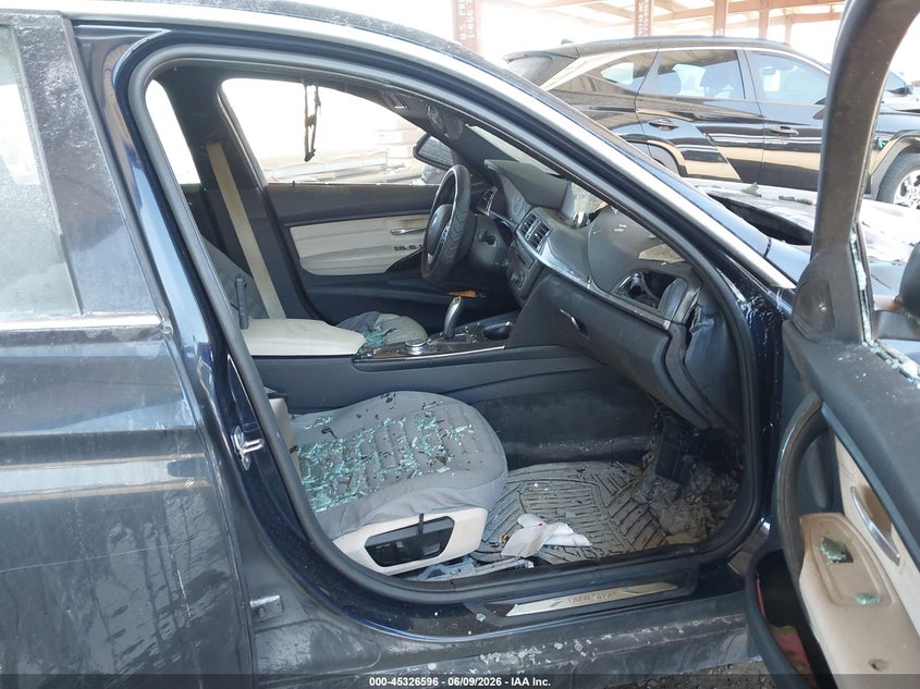 2015 BMW 3er VIN WBA3A9C54FK473206 IAAI salvage auction — EXTERIOR BURN, Wait Title, sold $500 on 2026-10-25 (photo 5)
