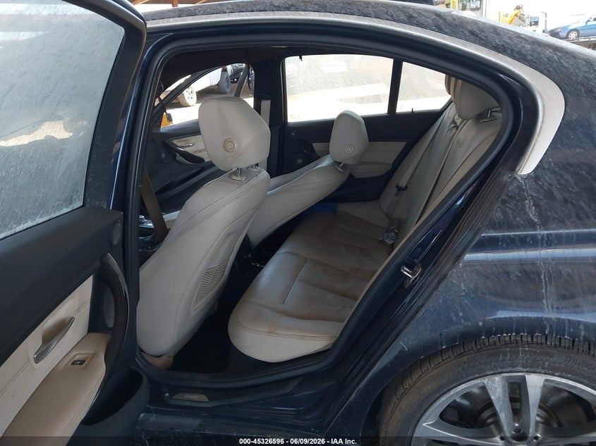 2015 BMW 3er VIN WBA3A9C54FK473206 IAAI salvage auction — EXTERIOR BURN, Wait Title, sold $500 on 2026-10-25 (photo 8)
