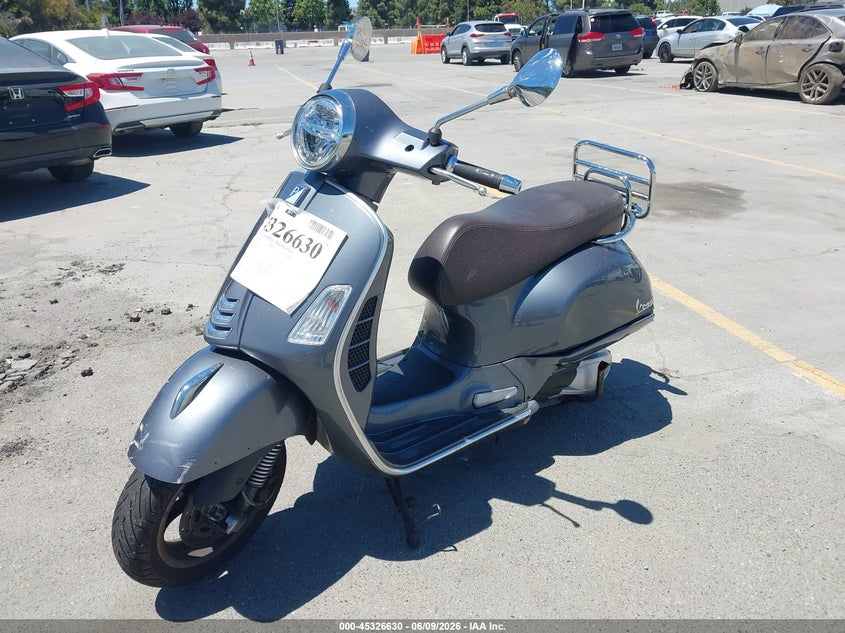 2022 Vespa - VIN ZAPMA39M8N5300593 IAAI salvage auction — FRONT & REAR, Salvage Title, sold $500 on 2026-07-22 (photo 2)