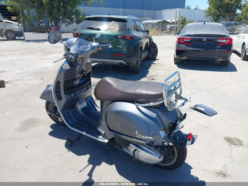 2022 Vespa - VIN ZAPMA39M8N5300593 IAAI salvage auction — FRONT & REAR, Salvage Title, sold $500 on 2026-07-22 (photo 3)